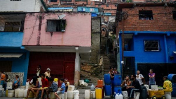 Au Venezuela, pauvres et riches en quête désespérée d'eau Au Venezuela, pauvres et riches en quête désespérée d'eau