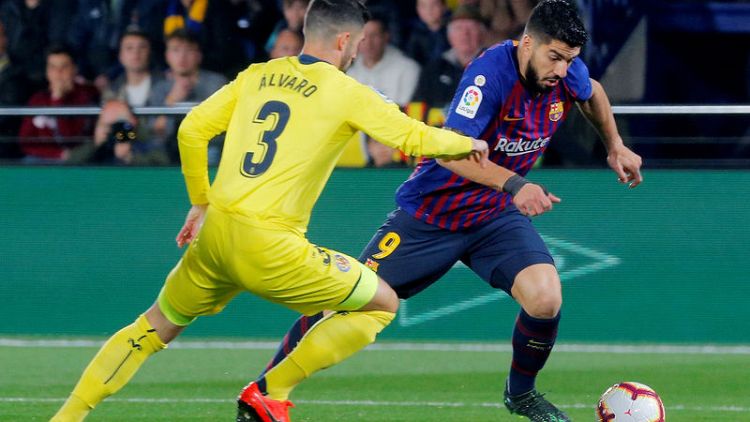 Messi and Suarez rescue Barca in 4-4 draw at Villarreal