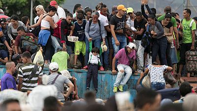 Thousands of Venezuelans break barricades, cross Colombia border Thousands of Venezuelans break barricades, cross Colombia border