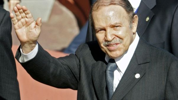 Algérie: la transition politique, "défi le plus important" entre l'armée et la rue Algérie: la transition politique, "défi le plus important" entre l'armée et la rue