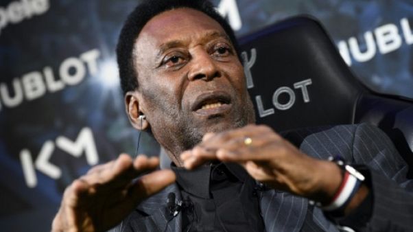 Pelé hospitalisé à Paris pour une infection urinaire Pelé hospitalisé à Paris pour une infection urinaire
