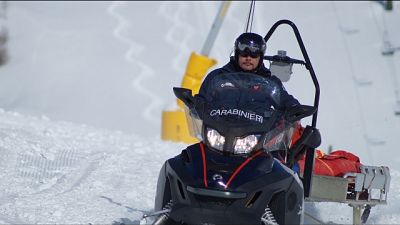 Servizio piste trova sciatore morto Servizio piste trova sciatore morto