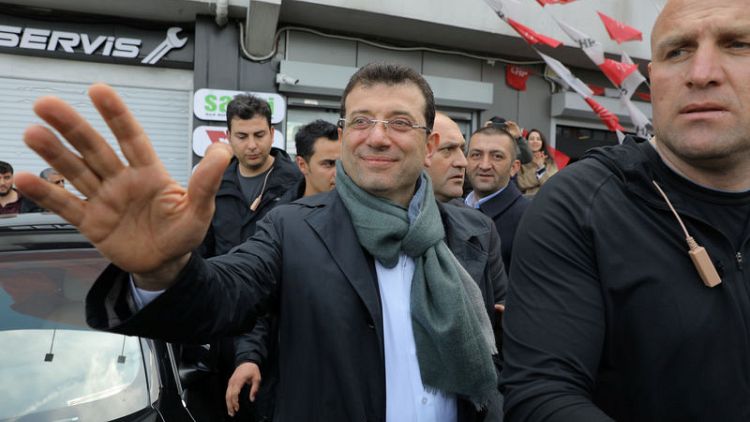 مرشح المعارضة باسطنبول يقول إنه لا يزال متقدما بعد إعادة إحصاء نصف الأصوات
