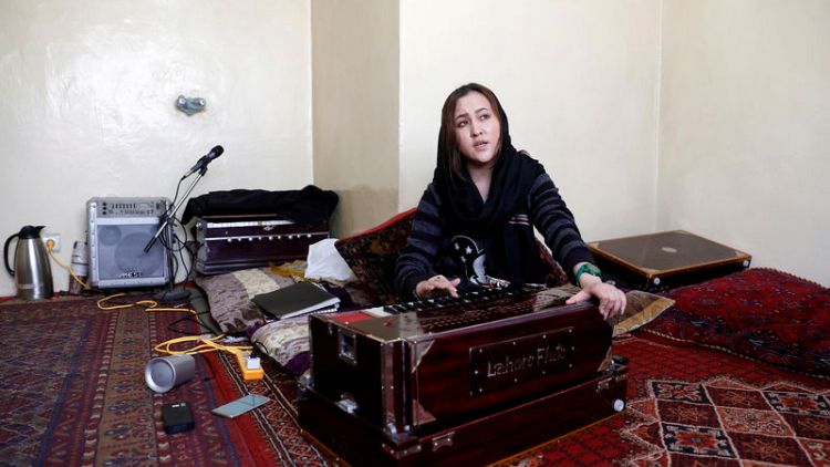 مغنيات في أفغانستان.. مؤشر جديد على تبدل الأحوال