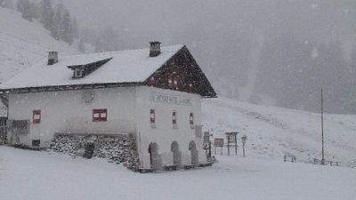 Neve su Dolomiti venete, chiusi i passi Neve su Dolomiti venete, chiusi i passi