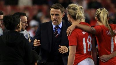 Les joueuses de foot doivent progresser si elles veulent gagner plus, estime Neville Les joueuses de foot doivent progresser si elles veulent gagner plus, estime Neville
