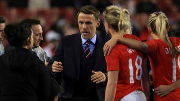 Les joueuses de foot doivent progresser si elles veulent gagner plus, estime Neville Les joueuses de foot doivent progresser si elles veulent gagner plus, estime Neville