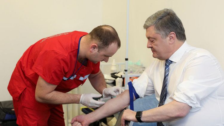 Ukraine presidential rivals undergo televised drug tests