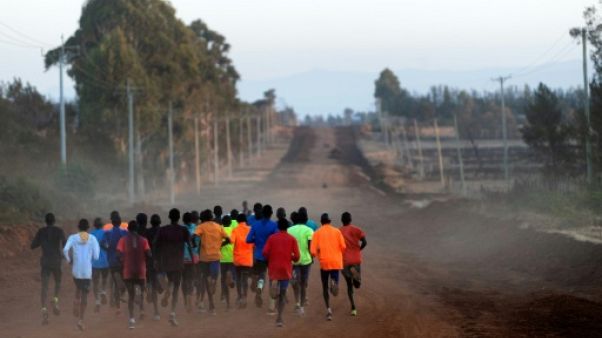Athlétisme: dans la foulée des marathoniens kényans Athlétisme: dans la foulée des marathoniens kényans
