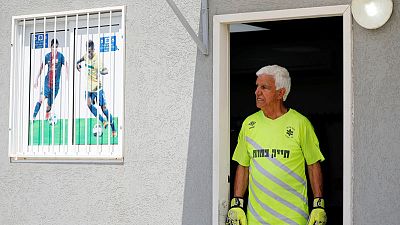 Israeli becomes world's oldest player Israeli becomes world's oldest player