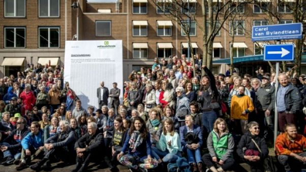 Climat: des ONG attaquent Shell en justice aux Pays-Bas Climat: des ONG attaquent Shell en justice aux Pays-Bas