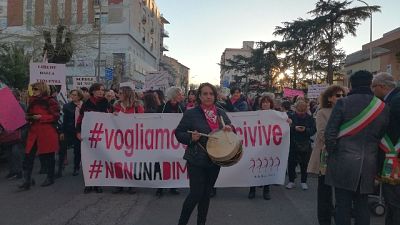 Donna uccisa a Nuoro: corteo per Romina Donna uccisa a Nuoro: corteo per Romina