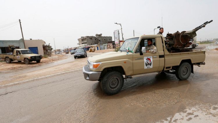 وزير: قوات موالية لحكومة طرابلس تستعيد السيطرة على مطار طرابلس الدولي