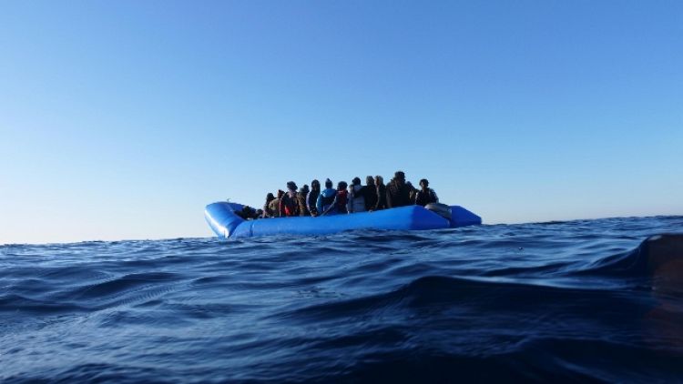 Migranti: nave Alan Kurdi verso Malta