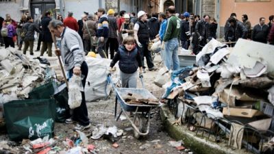 L'Italie commémore le 10e anniversaire du séisme meurtrier de L'Aquila