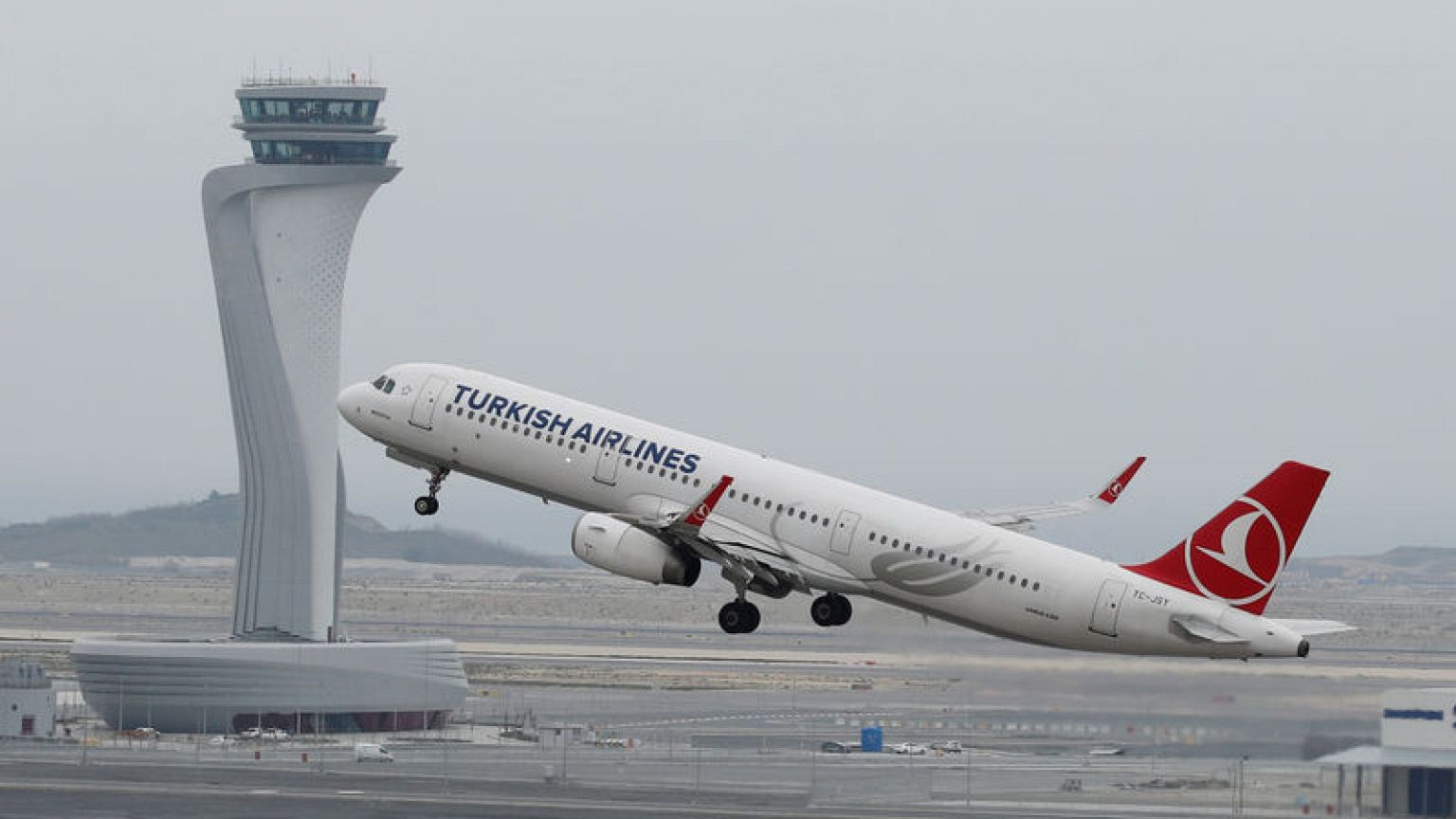 Last flight leaves Ataturk as Istanbul switches airports