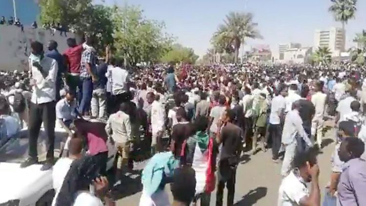 Thousands of Sudanese protest outside Bashir's compound - witnesses