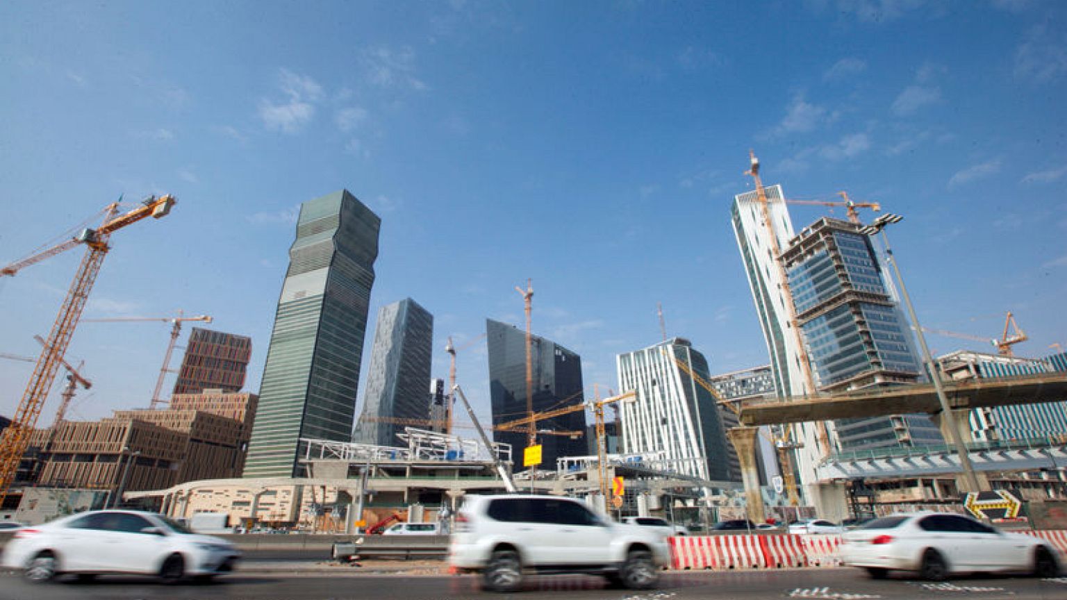 Saudi private sector keeps momentum but employment shrinks - PMI