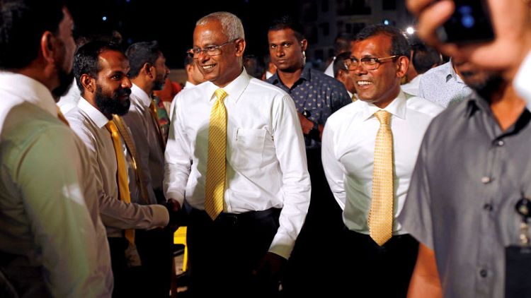 Maldives leader heads for landslide win at parliament poll