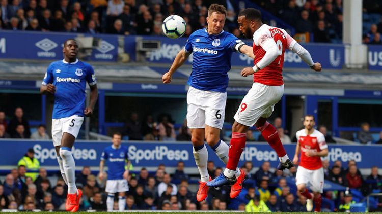 Jagielka the hero as Everton dent Arsenal's hopes