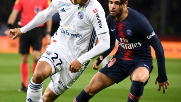 Match pour le titre en L1: Strasbourg mène 2 à 1 contre le PSG à la pause Match pour le titre en L1: Strasbourg mène 2 à 1 contre le PSG à la pause