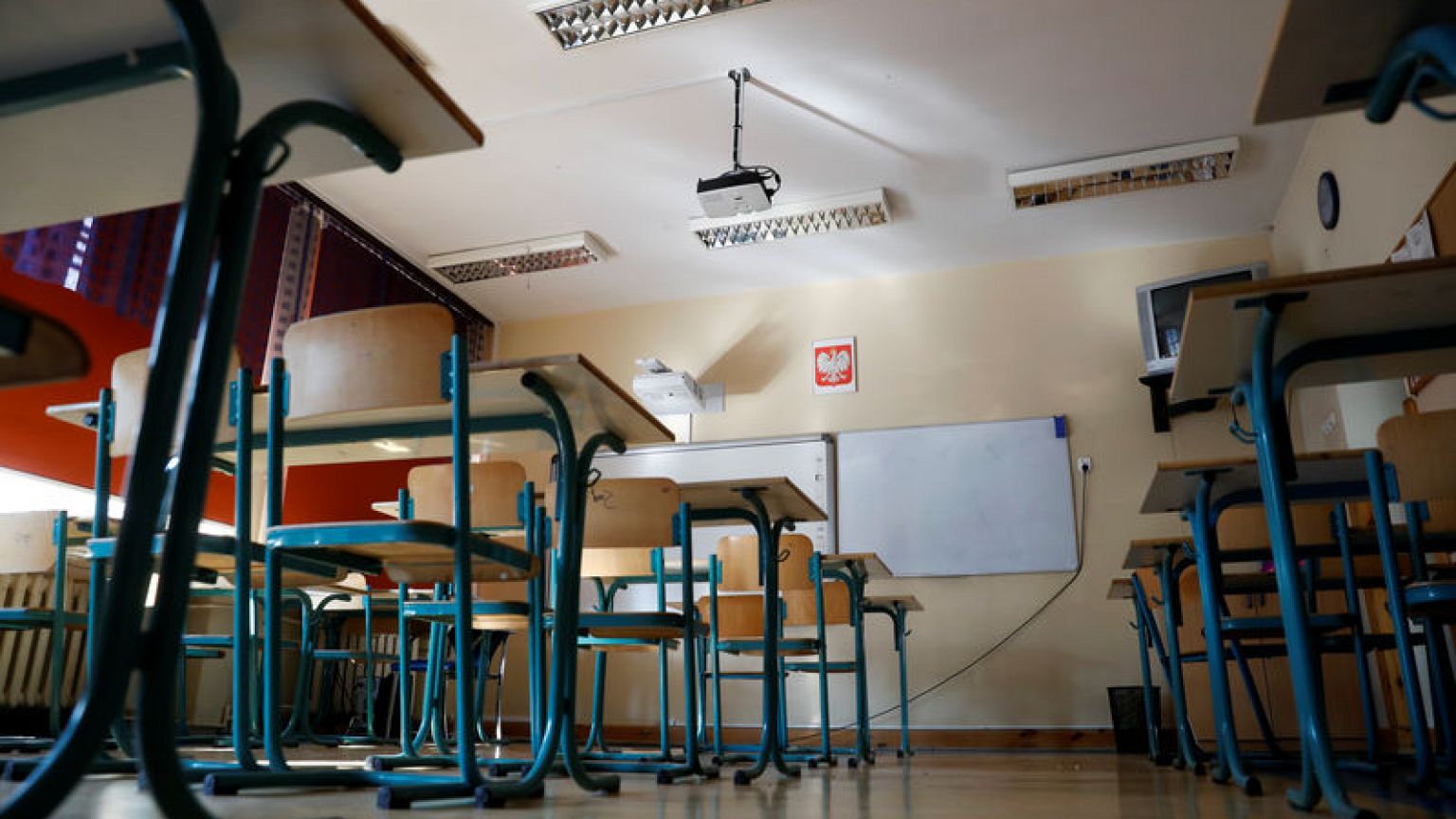 Polish teachers strike over pay after talks with government fail