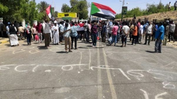 Soudan: les manifestants veulent discuter avec l'armée d'une transition Soudan: les manifestants veulent discuter avec l'armée d'une transition