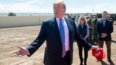 Immigration: Trump frustré par les démocrates, les juges et Mexico