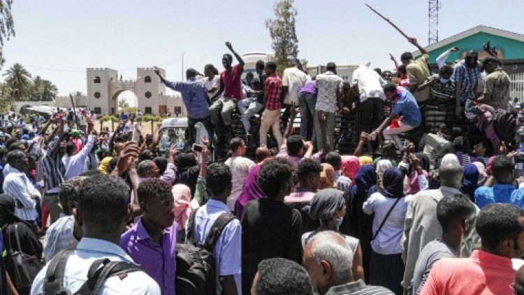 Soudan: coups de feu et gaz lacrymogène lors d'une manifestation à Khartoum