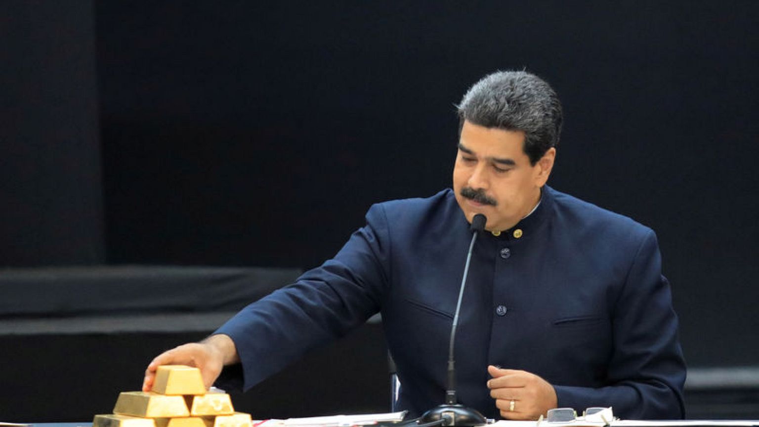 Exclusive: Venezuela removes eight tonnes of gold from central bank  - sources