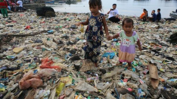 Océans : sur les traces du mystère du "plastique perdu" Océans : sur les traces du mystère du "plastique perdu"