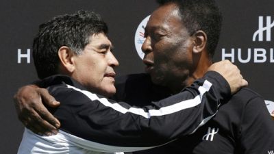 Maradona souhaite à Péle un "prompt rétablissement"