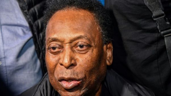 Hospitalisé à Sao Paulo, Pelé va être opéré d'un calcul Hospitalisé à Sao Paulo, Pelé va être opéré d'un calcul
