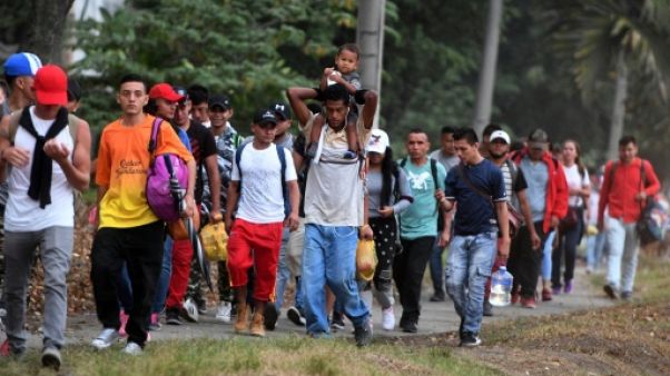 Un millier de Honduriens prennent la route du "rêve américain" Un millier de Honduriens prennent la route du "rêve américain"