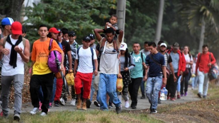 Un millier de Honduriens prennent la route du "rêve américain"