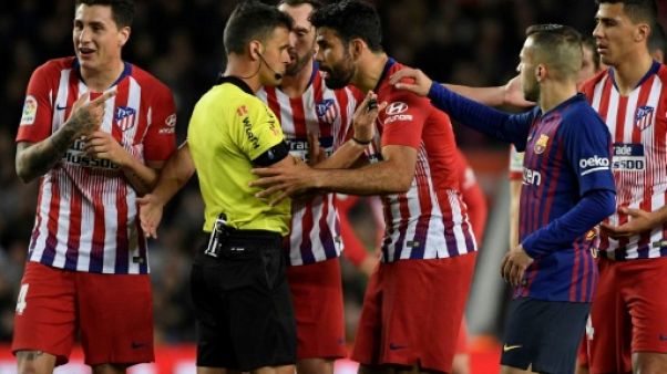 Atletico: Diego Costa suspendu 8 matches pour avoir insulté et agrippé un arbitre Atletico: Diego Costa suspendu 8 matches pour avoir insulté et agrippé un arbitre