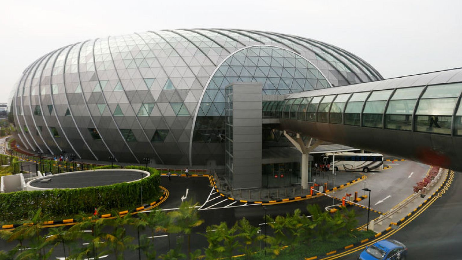 Singapore's airport goes for retail high with billion-dollar mall