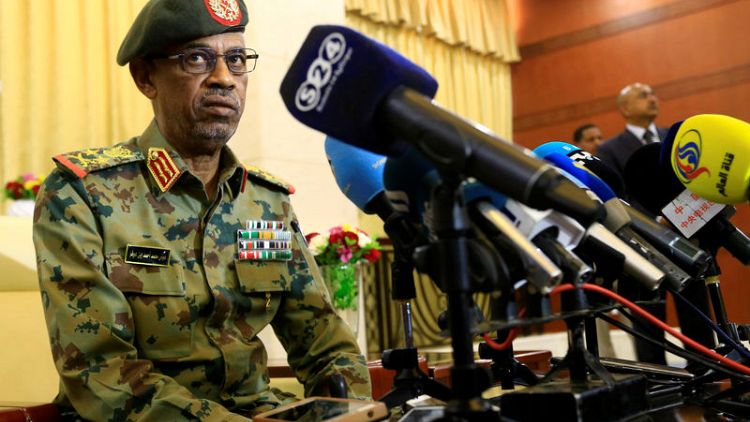 وزير الدفاع السوداني يعلن "اقتلاع النظام" والتحفظ على البشير في مكان آمن
