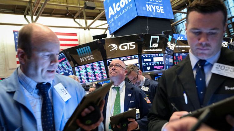 الأسهم الأمريكية تنتزع مكاسب ضئيلة عند الفتح والأنظار على النتائج