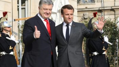 Présidentielle ukrainienne: Zelensky vante sa rencontre "très sympa" avec Macron, avant Porochenko