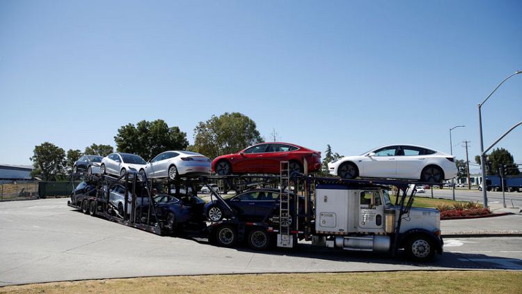 Tesla begins offering leases for Model 3