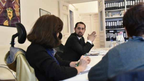 A Alger, les manifestants font leurs armes dans des cours de droit sauvages A Alger, les manifestants font leurs armes dans des cours de droit sauvages