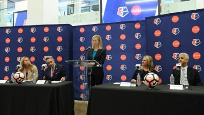 Comme les garçons? Le foot féminin US profite du succès du "soccer" et de la MLS