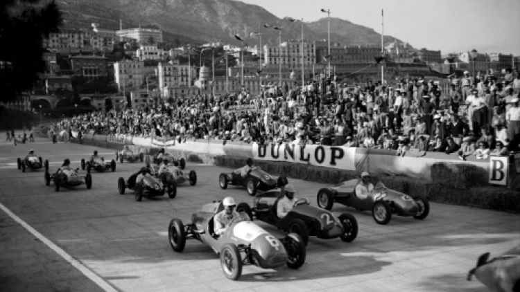 Les voitures de course prenant le départ du GP de Monaco, le 21 mai 1950
