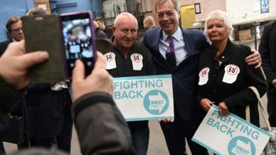 Brexit: Nigel Farage lance sa "contre-attaque" en vue des européennes