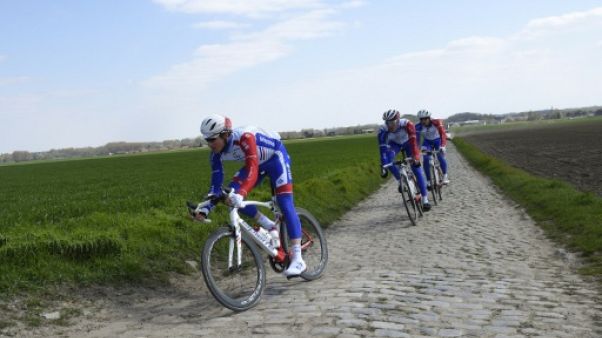 Quand Paris-Roubaix ressemble à un ring de boxe Quand Paris-Roubaix ressemble à un ring de boxe