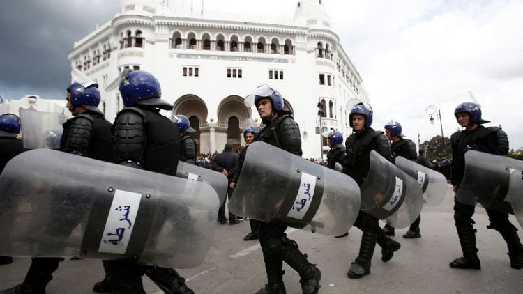 بيان: الشرطة الجزائرية تعتقل 108 أشخاص خلال احتجاجات يوم الجمعة