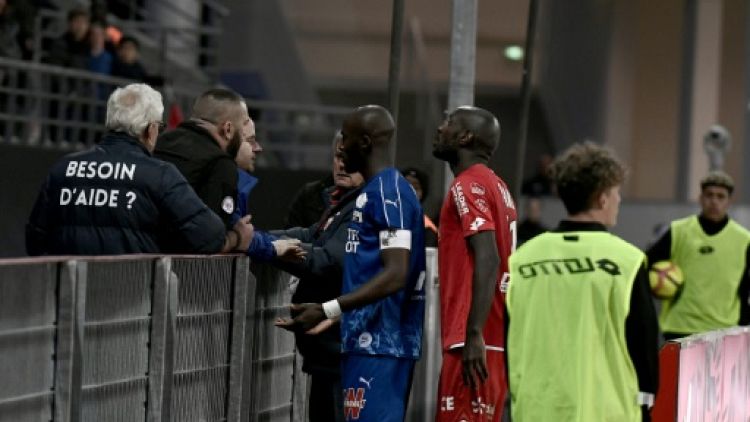 Ligue 1: Dijon-Amiens interrompu quelques minutes après des cris racistes