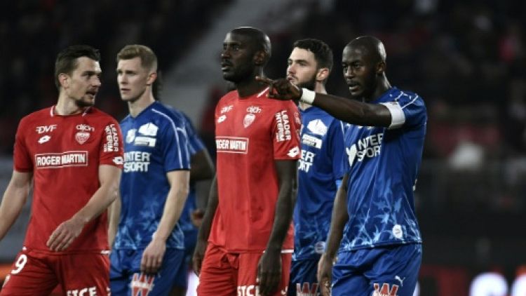 Ligue 1: la LFP "va étudier les suites judiciaires à donner" aux "insultes racistes" pendant Dijon-Amiens