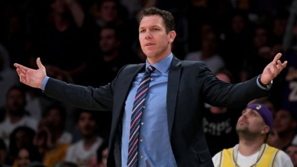 NBA: les Lakers limogent leur entraîneur NBA: les Lakers limogent leur entraîneur